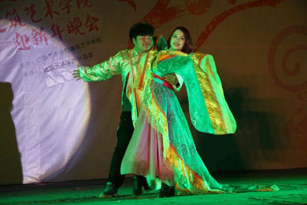 辅导员温老师,学生干部毕钰成表演情景剧学生干部温丽晓等表演情景剧