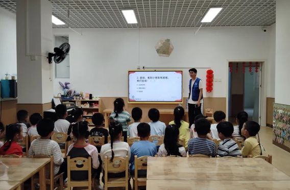 志愿服务|建筑艺术学院团委、学生会赴相贤路幼儿园开展“弘扬雷锋精神，培育童心向善”主题宣讲活动